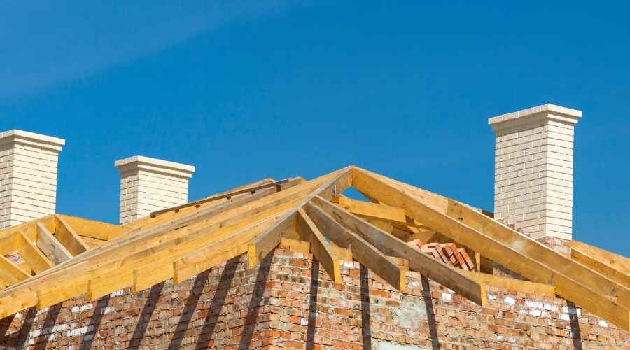 Remplacement d'une charpente sur une toiture de maison à Niort